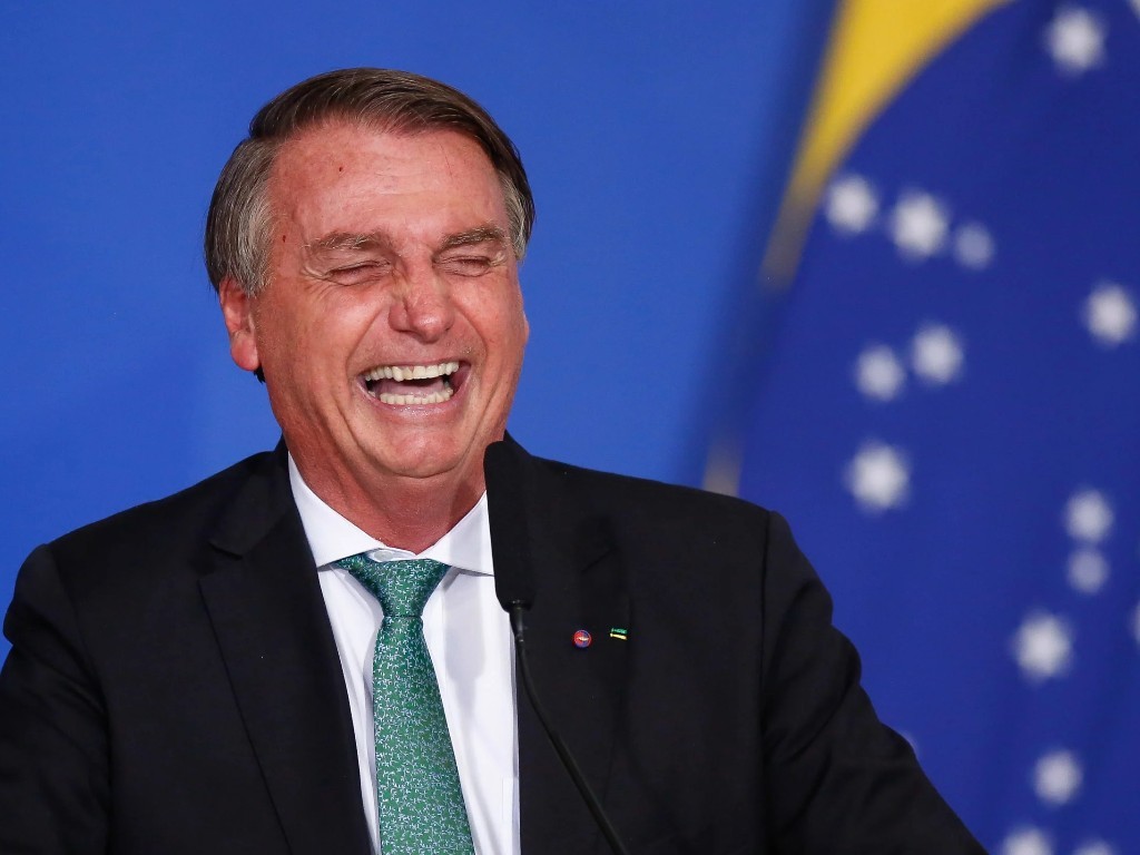 Pesquisa Barmarket mostra Bolsonaro 15 pontos à frente de Lula na