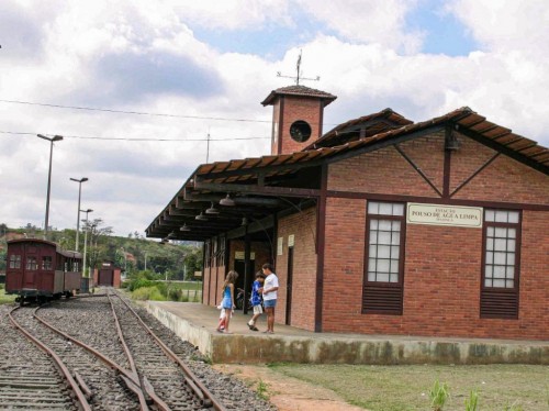 Alunos e professores fazem visita  guiada em bem tombado de Ipatinga