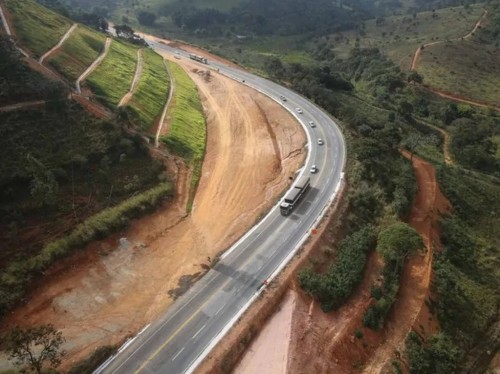  Concessão da 381 é assinada em Brasília