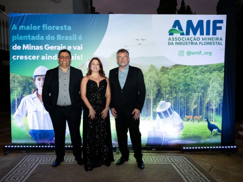 Presidente de Conselho Deliberativo AMIF, Edimar Cardoso, presidente executiva AMIF, Adriana Maugeri, e vice-presidente Cenibra, Júlio Ribeiro